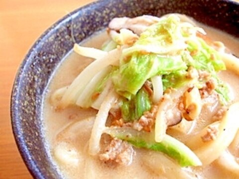 ゴマみそ仕立ての牛乳うどん